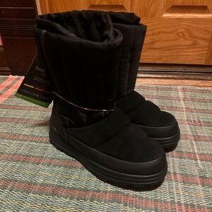 UGG CLASSIC KLAMATH SUEDE TEXTILE WATERPROOF SHORT BLACK BOOTS SIZE US 7 WOMEN